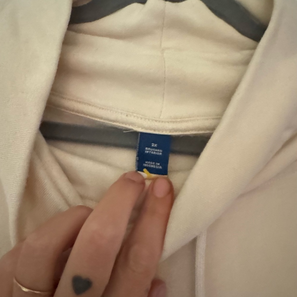 Old Navy Women's Cream Turtleneck Sweatshirt - Picture 8 of 8